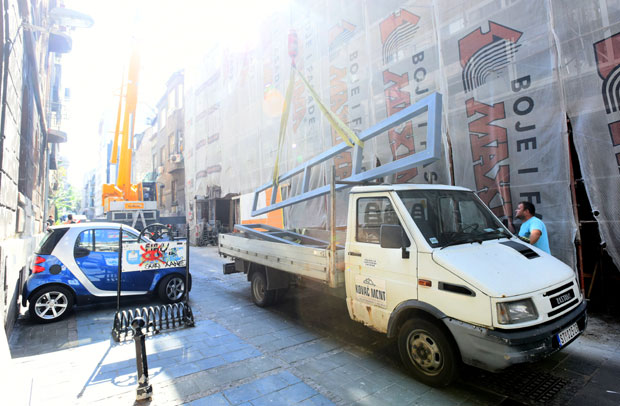 Мушкарац пао у окно лифта, превезен у Ургентни центар (ФОТО)